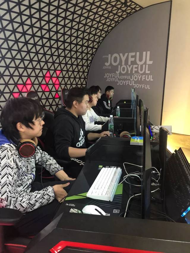 队竭尽全力 队竭尽全力